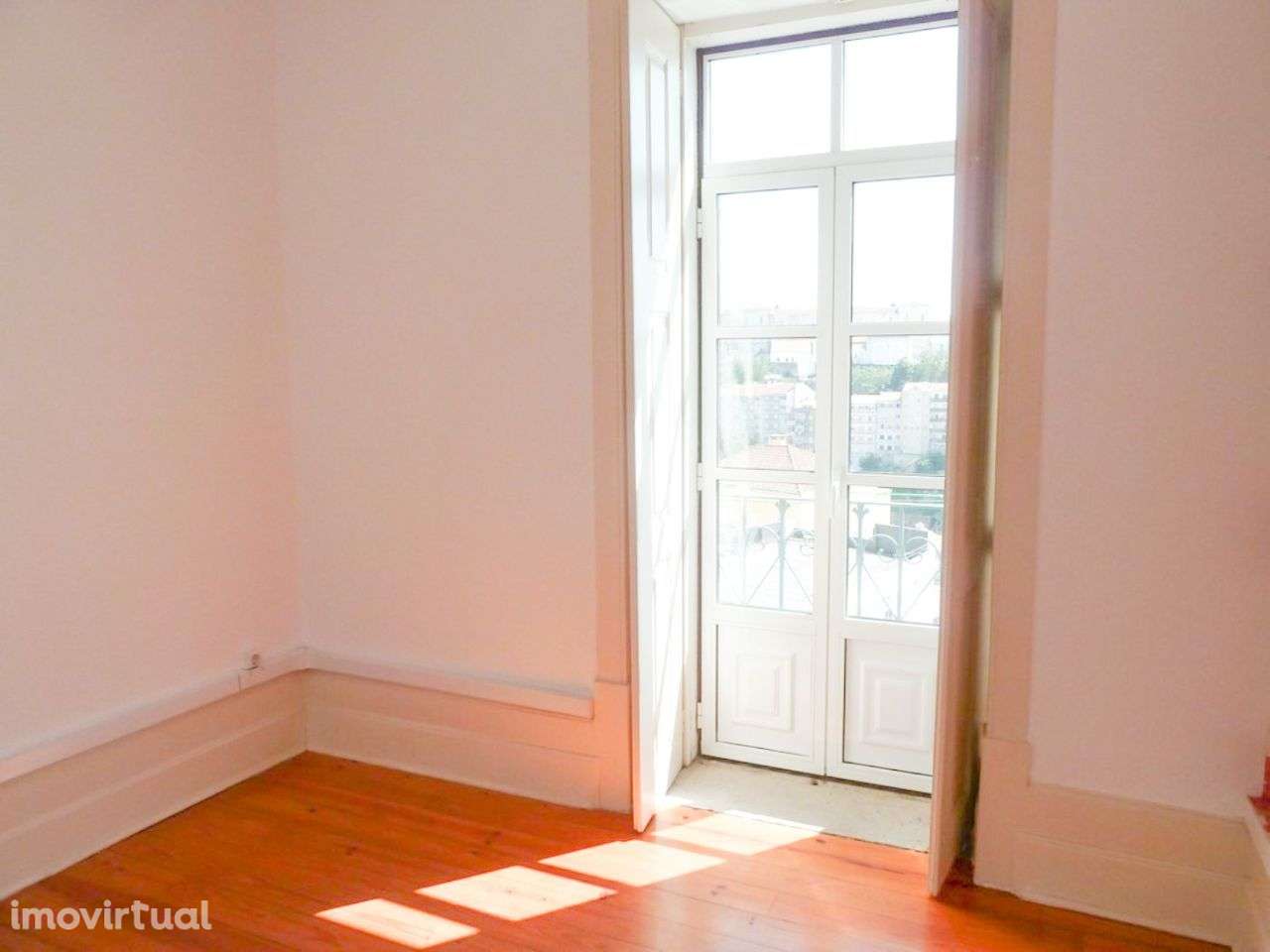 Apartamento T1+1 Coimbra (R. Ant. José Almeida) - Grande imagem: 2/8