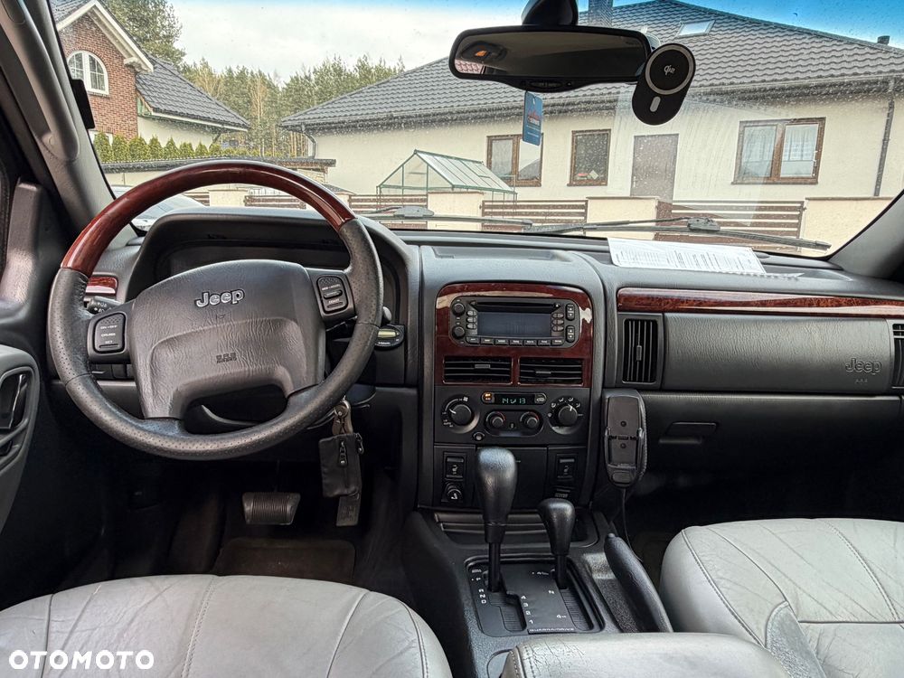 Jeep Grand Cherokee - 23