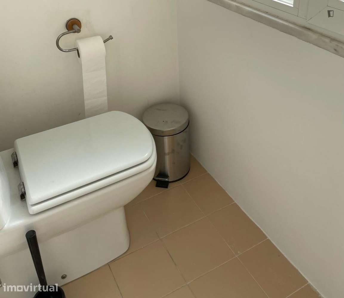 Quarto - localizado em Intendente Lisbon - Grande imagem: 3/9