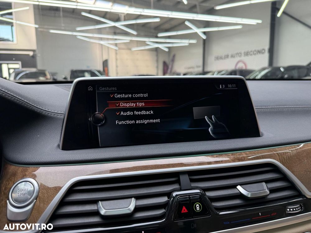 BMW Seria 7 740e iPerformance - 31