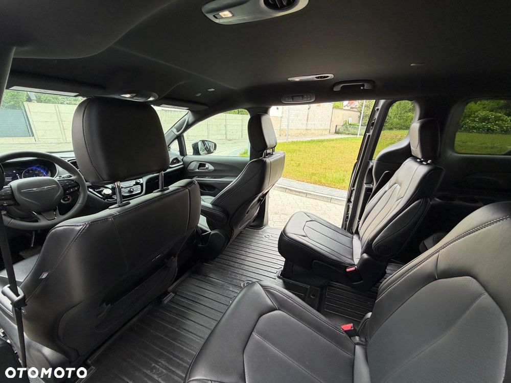 Chrysler Pacifica - 10