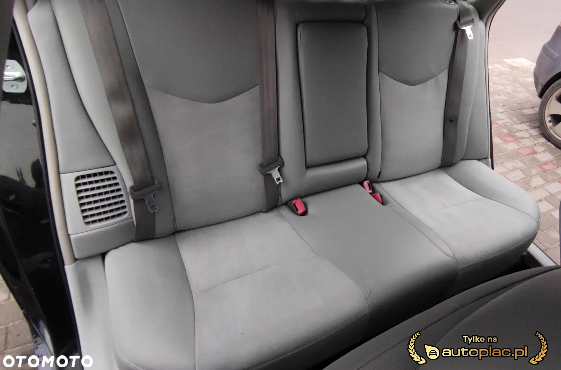 Toyota Prius (Hybrid) - 9