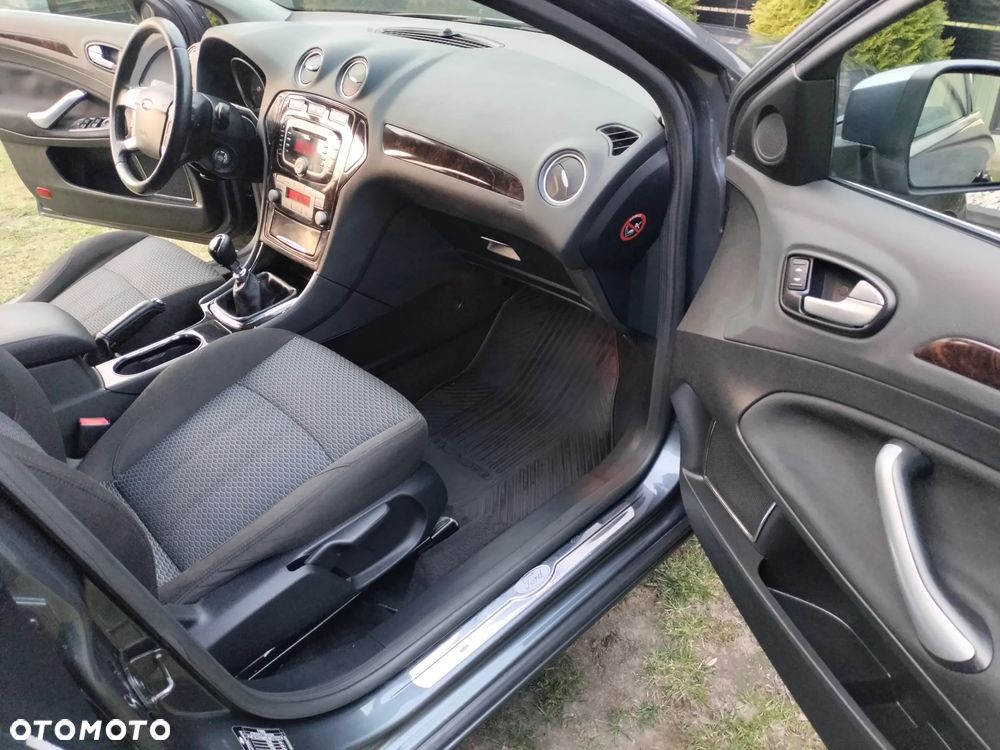 Ford Mondeo 2.5 Ghia - 22