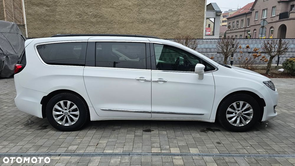 Chrysler Pacifica - 2