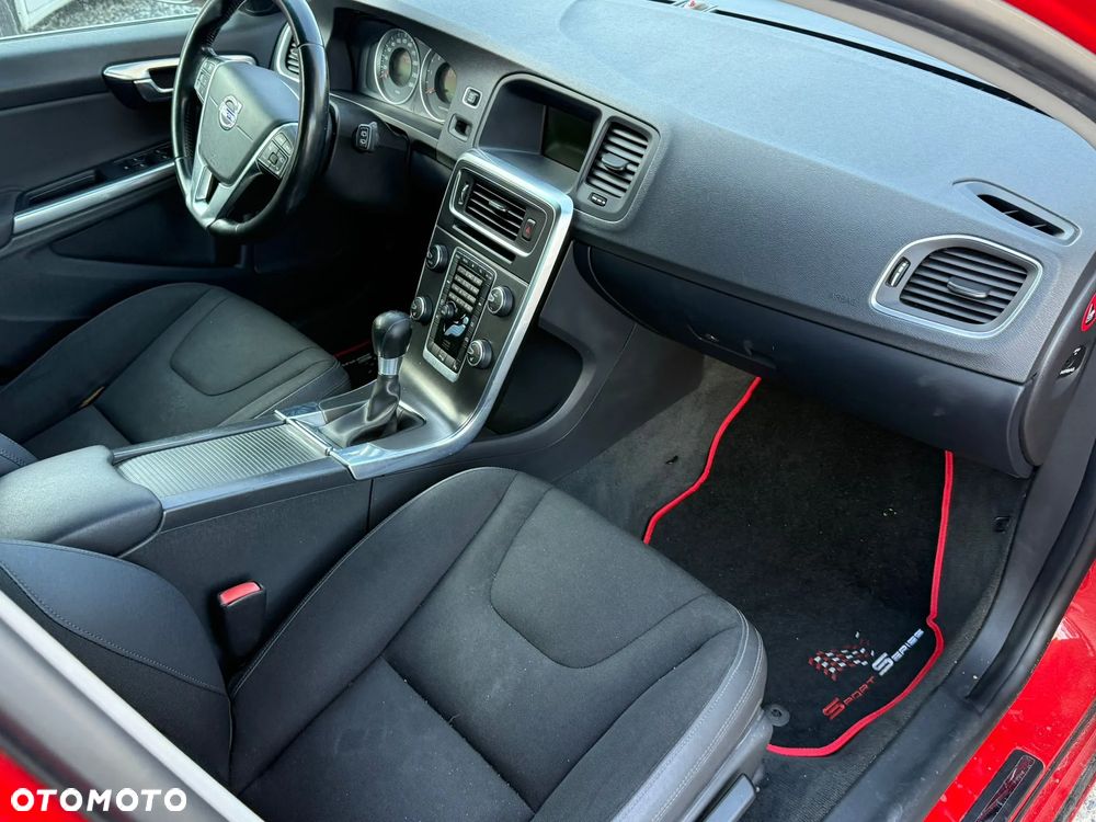 Volvo V60 D2 Momentum - 14