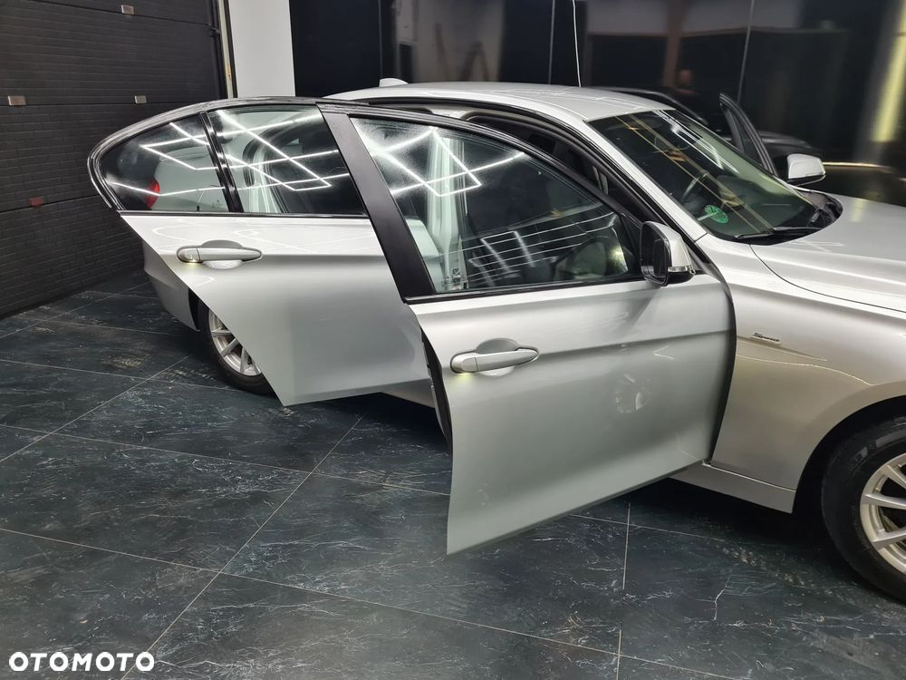 BMW Seria 3 316d Sport Line - 25