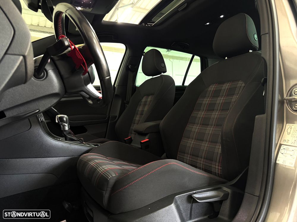 VW Golf 2.0 TSi GTi DSG - 12