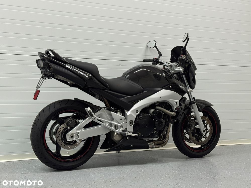 Suzuki GSR - 3