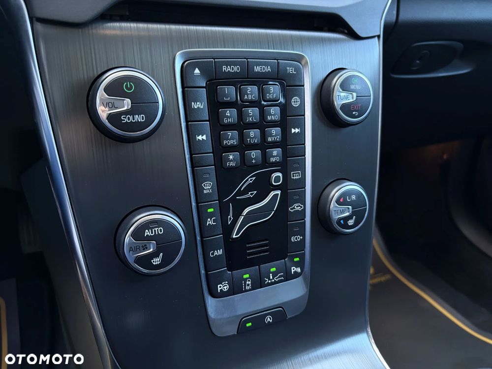 Volvo V40 D4 Geartronic Momentum - 31