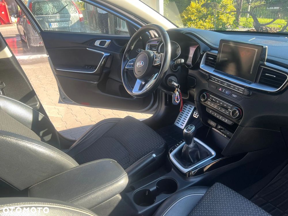 Kia Ceed 1.6 CRDi mHEV L Business Line - 8