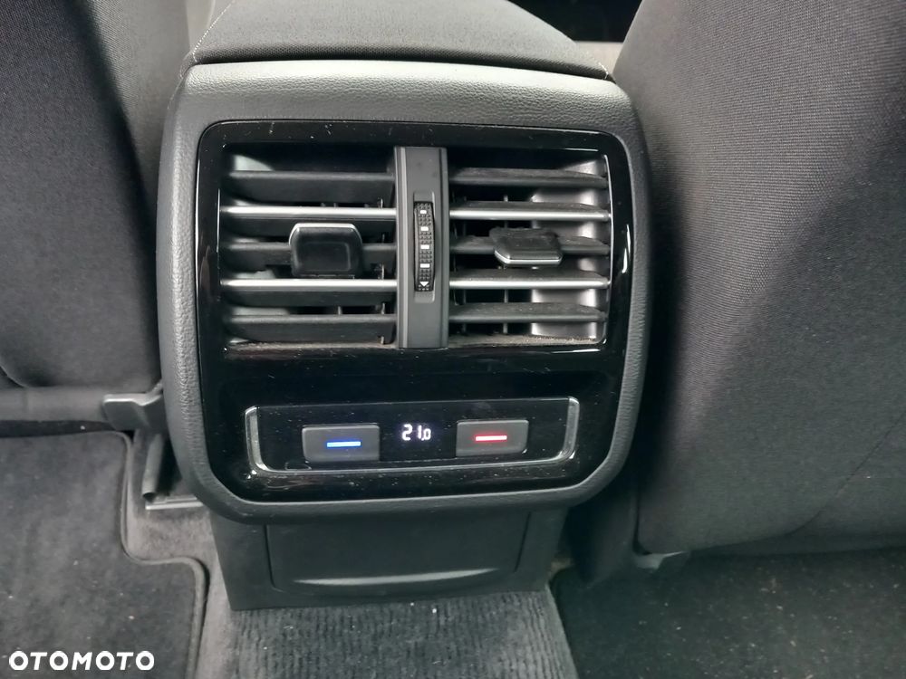 Volkswagen Passat 2.0 TDI SCR (BlueMotion Technology) Highline - 23