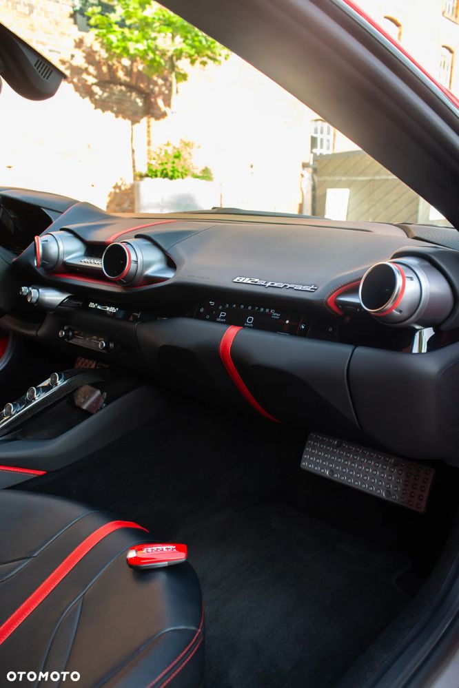 Ferrari 812 Superfast - 26