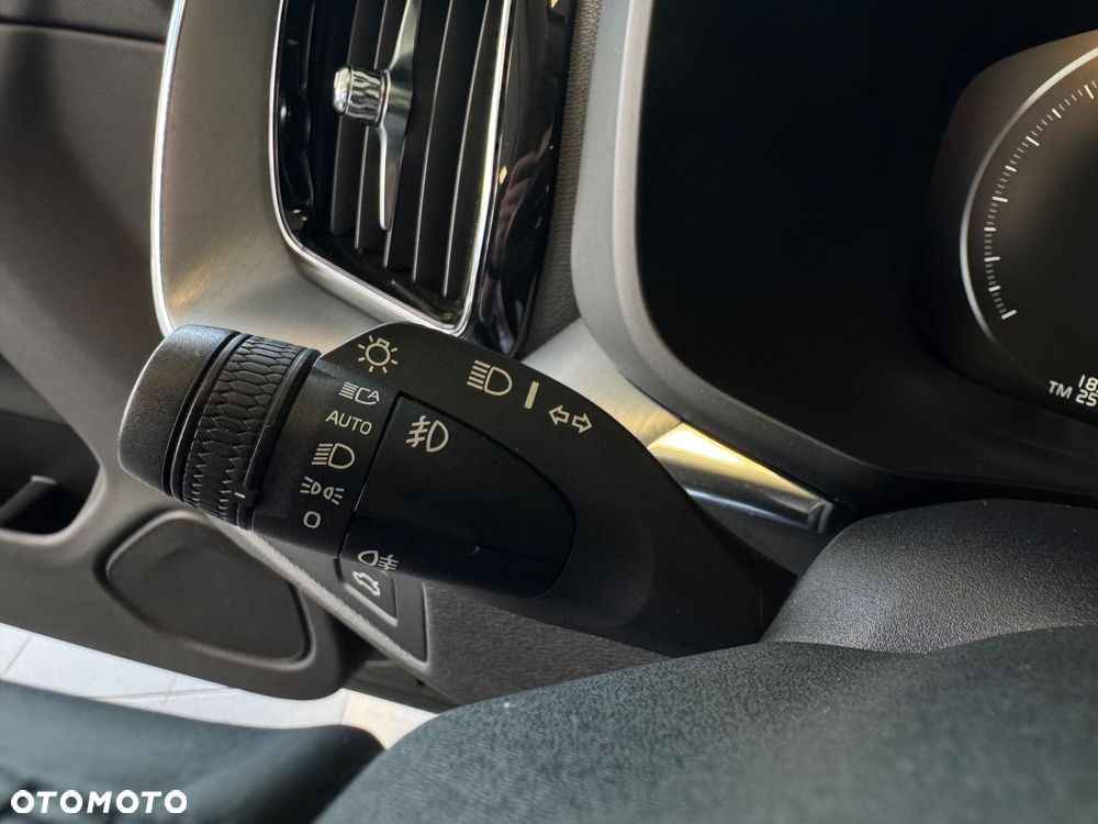Volvo XC 60 D4 AWD RDesign - 19