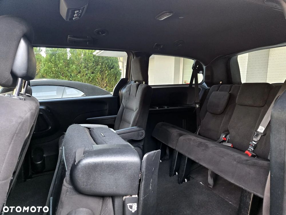 Dodge Grand Caravan - 8