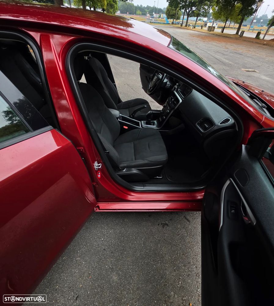 Volvo V40 1.6 D2 Eco R-Design - 22