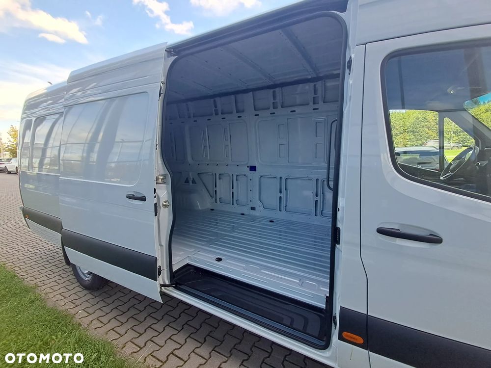 Mercedes-Benz SPRINTER - 11
