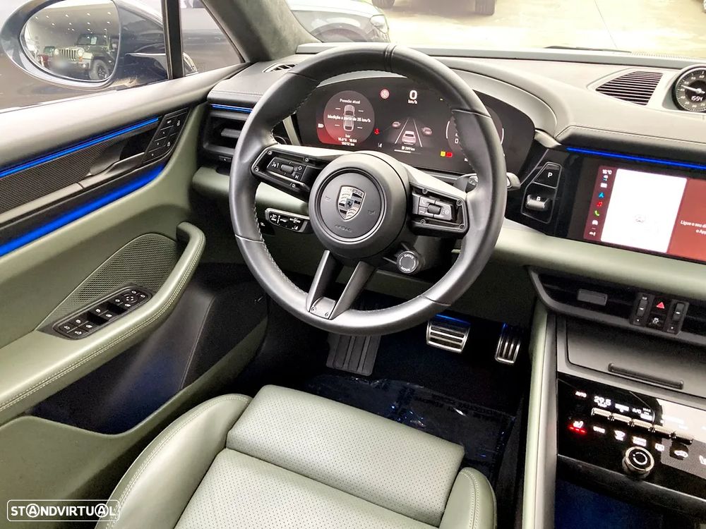 Porsche Macan Electric Turbo - 12