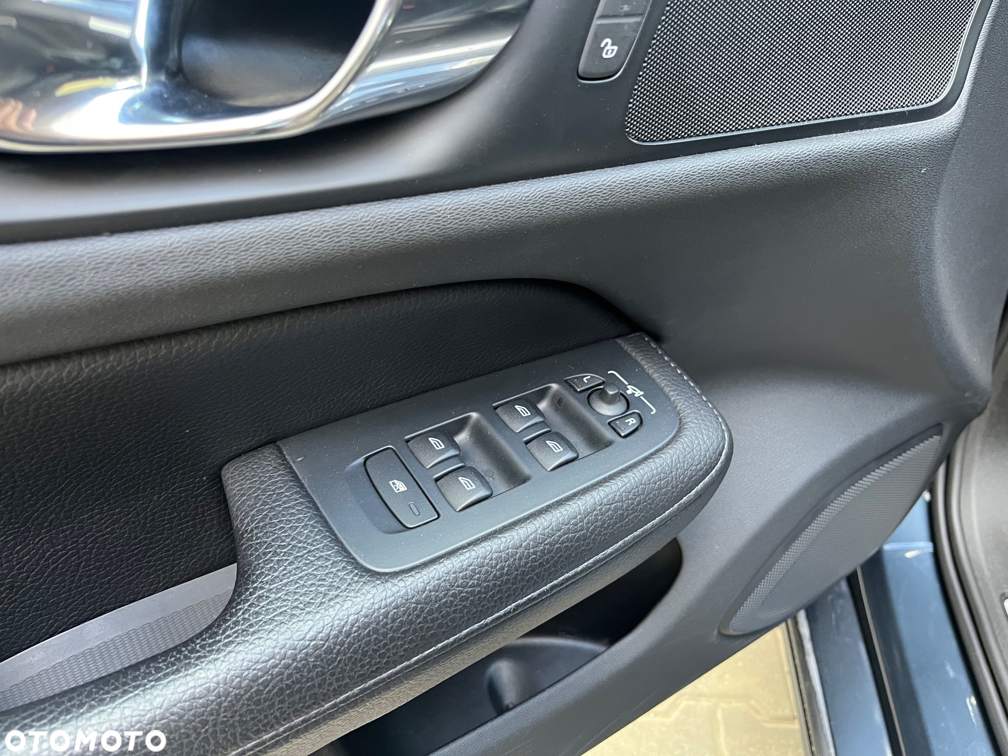 Volvo V60 D3 Momentum Pro - 12