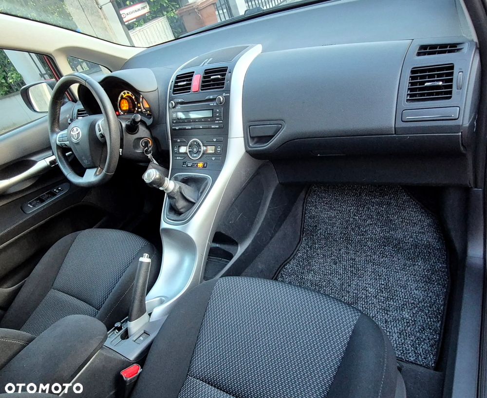 Toyota Avensis - 11