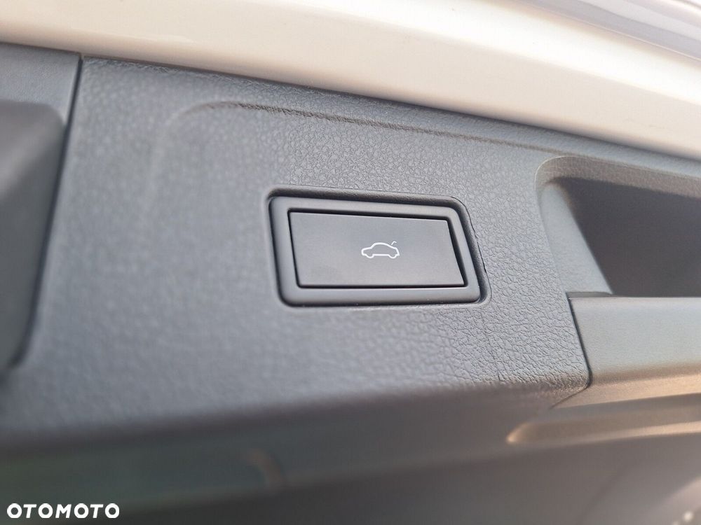 Volkswagen Passat - 12