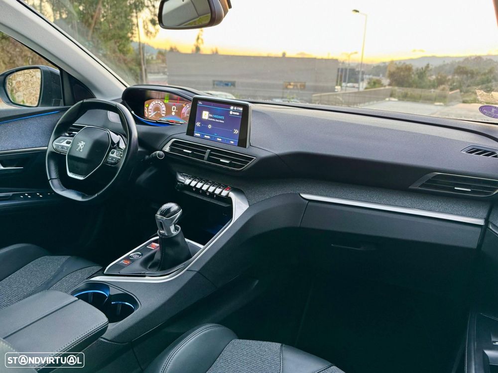 Peugeot 3008 1.2 PureTech Allure - 23