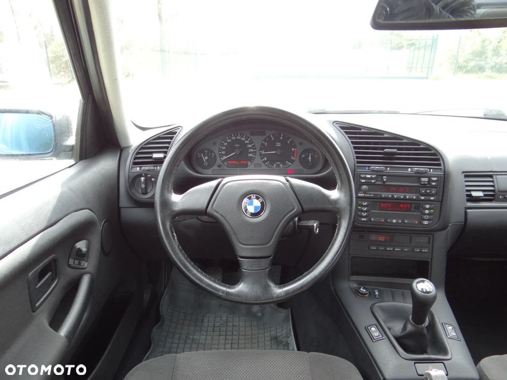BMW Seria 3 316i - 25