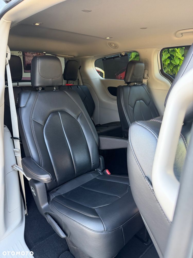 Chrysler Pacifica - 14