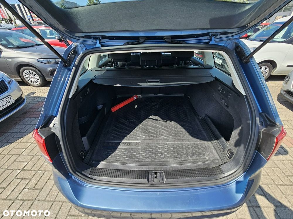 Volkswagen Passat - 33