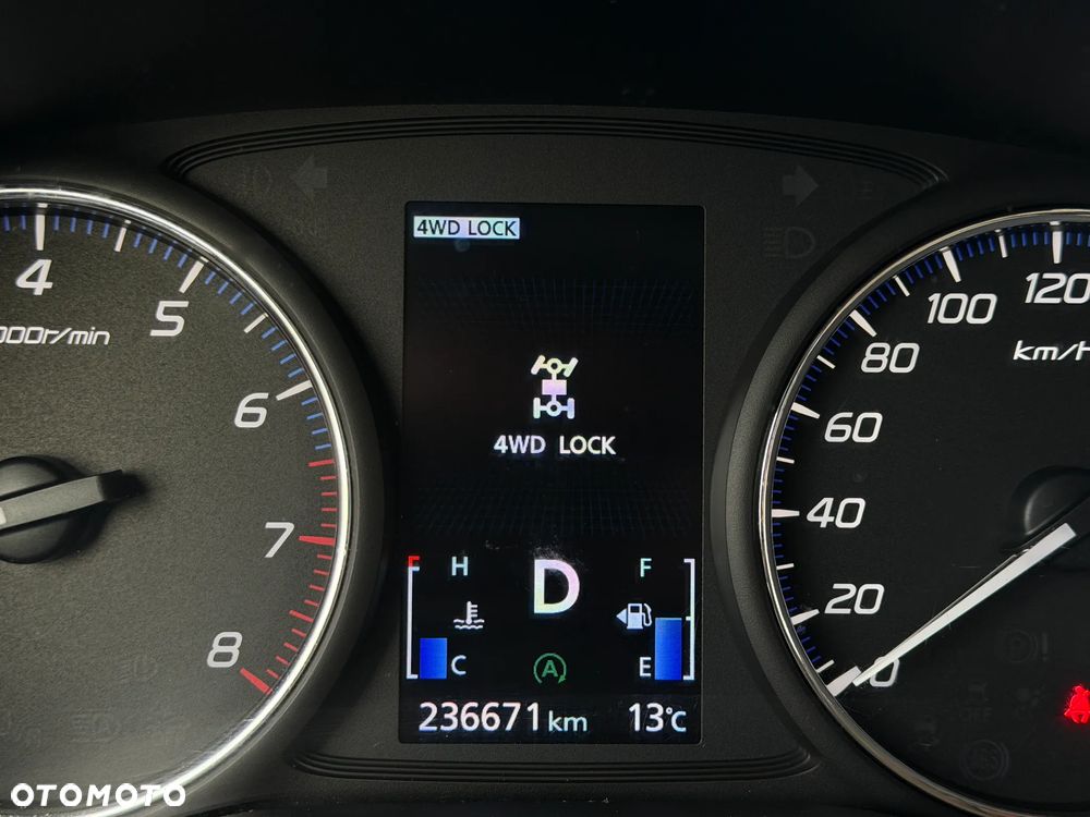 Mitsubishi Outlander 2.0 Intense + Navi 4WD CVT - 28