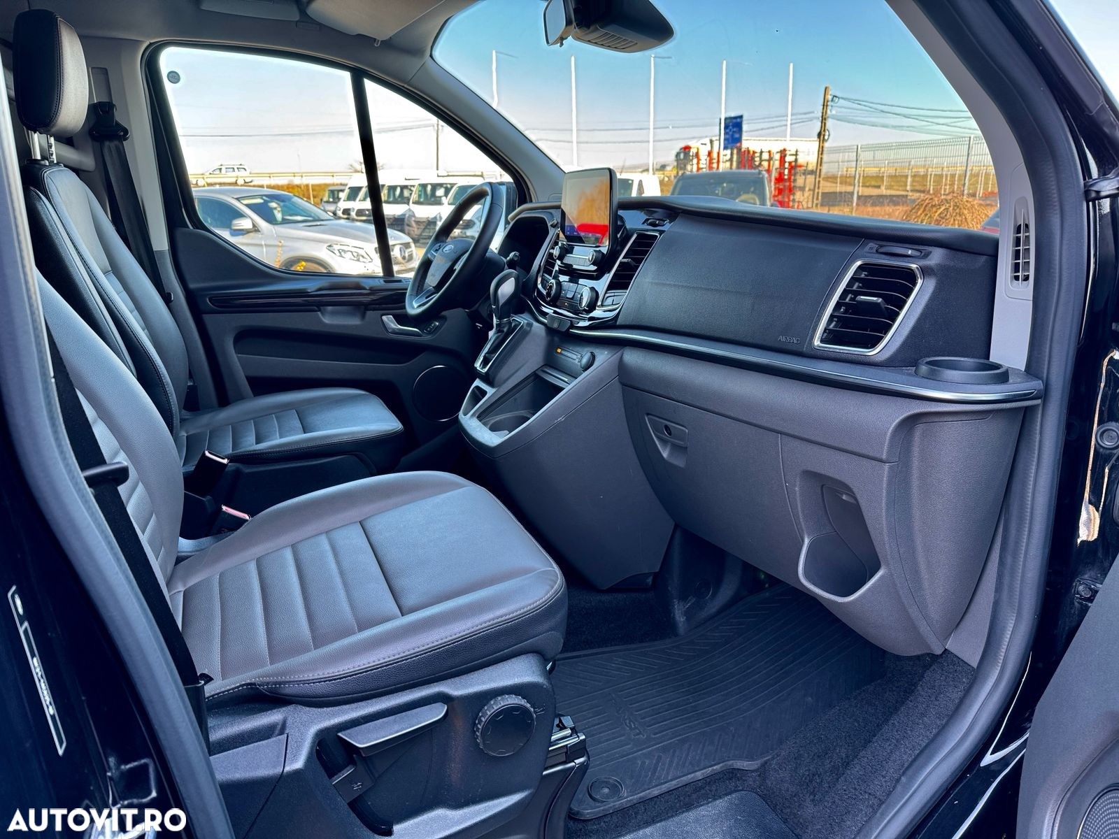 Ford Tourneo Custom Bus 320 2.0 EcoBlue 170 CP L2H1 Titanium X Aut. - 15