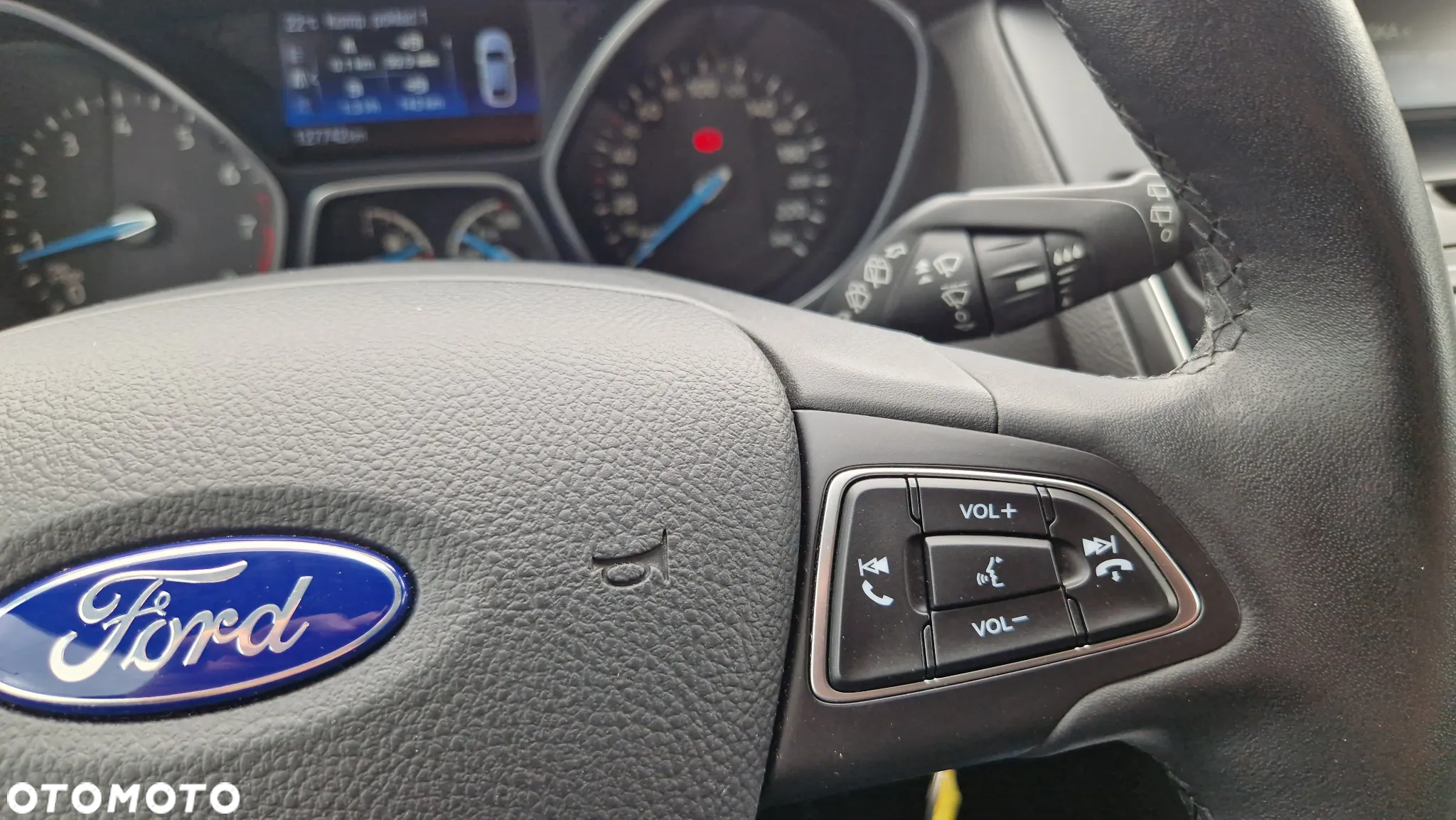 Ford Focus Turnier 1.0 EcoBoost Start-Stopp-System TITANIUM - 13