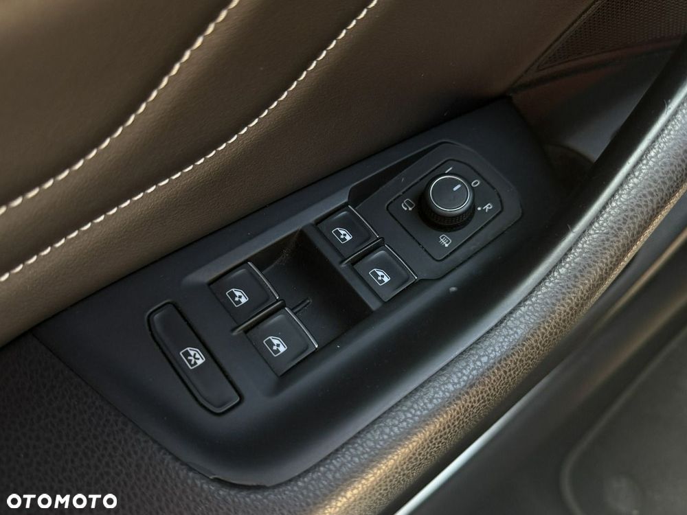 Volkswagen Passat 2.0 TSI Elegance DSG - 31