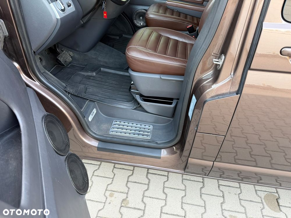 Volkswagen Multivan - 24