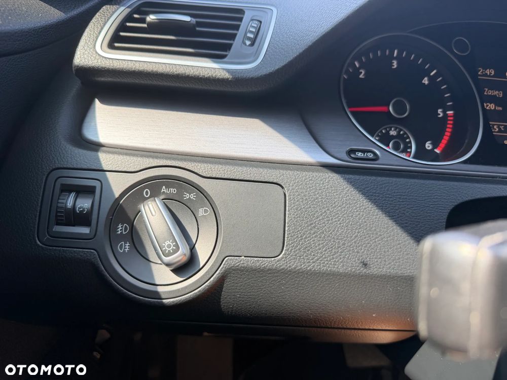 Volkswagen Passat 2.0 TDI Comfortline DSG - 14