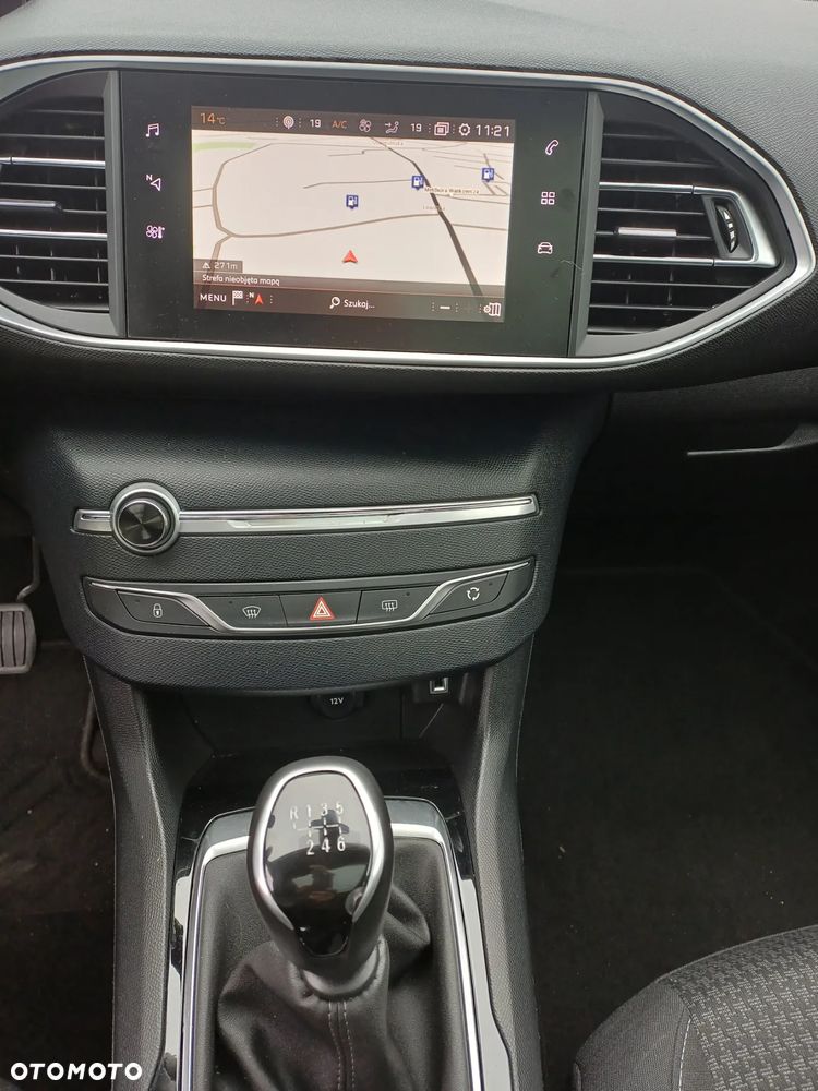 Peugeot 308 SW PureTech 110 Stop & Start Allure - 22