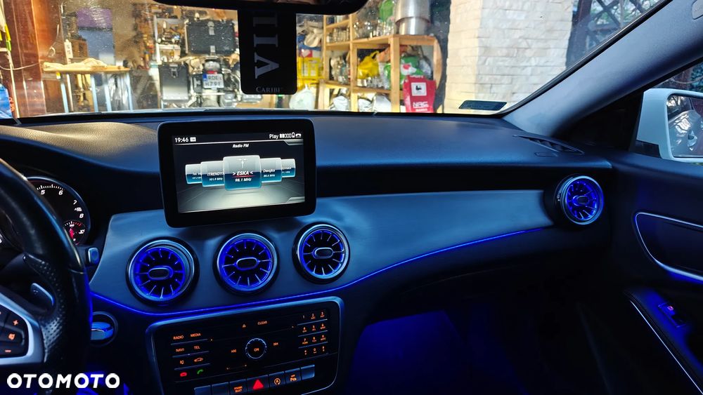 Mercedes-Benz CLA 180 7G-DCT AMG Line - 25