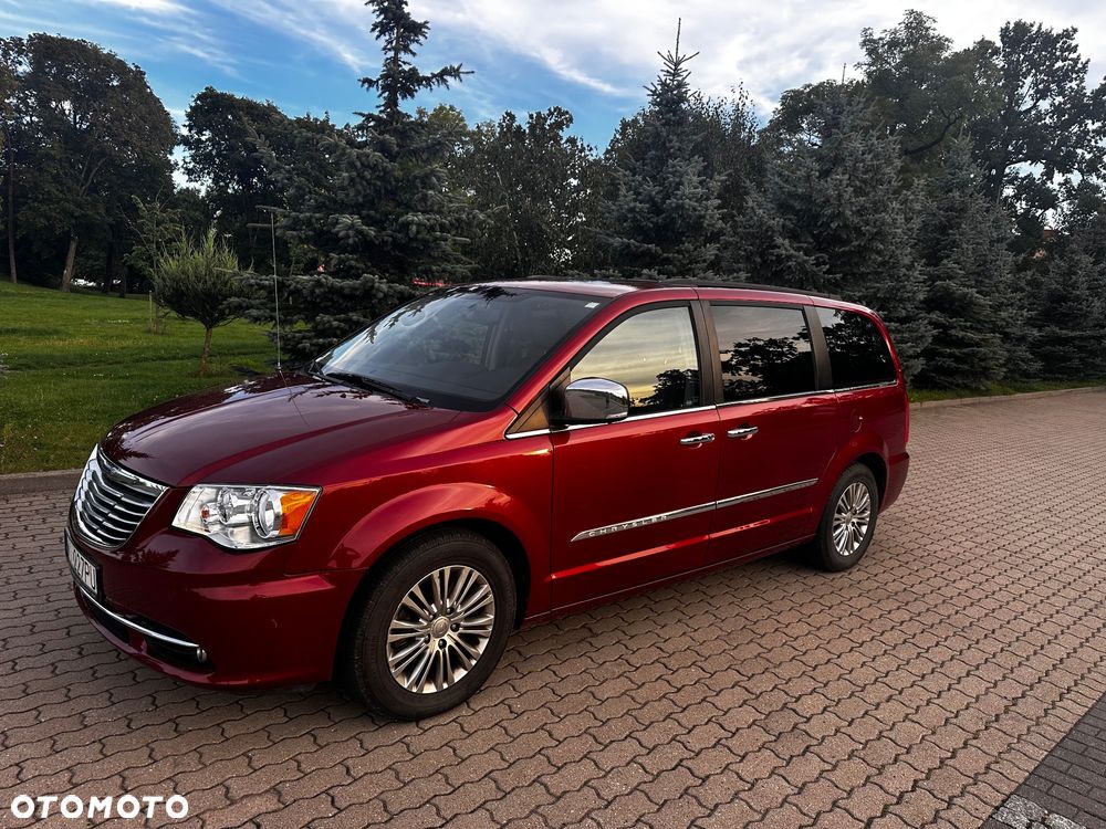 Chrysler Town & Country - 1
