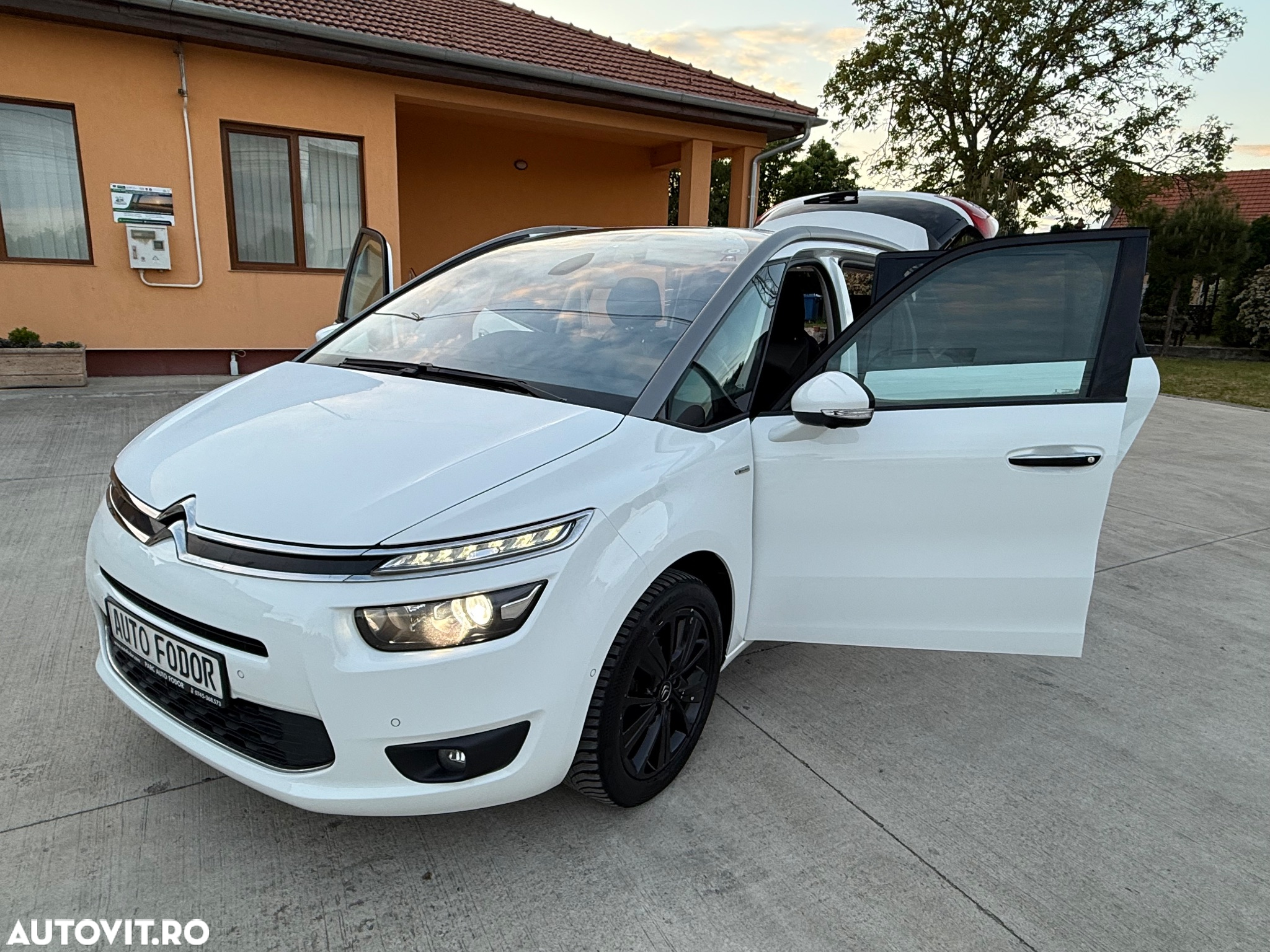 Citroën C4 Grand Picasso e-HDi 115 ETG6 Exclusive - 22