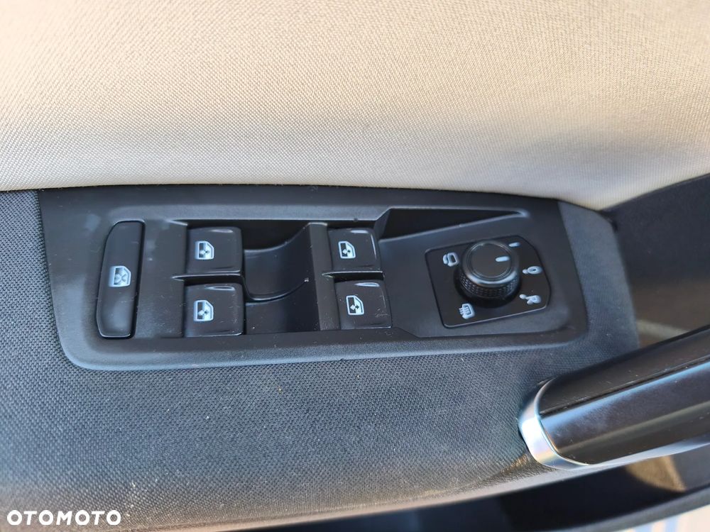 Volkswagen Touran 1.5 TSI EVO Trendline - 28