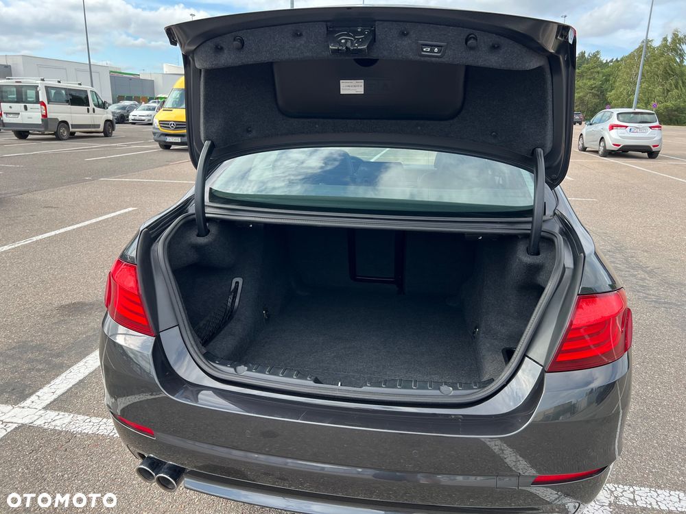BMW Seria 5 530d xDrive - 7