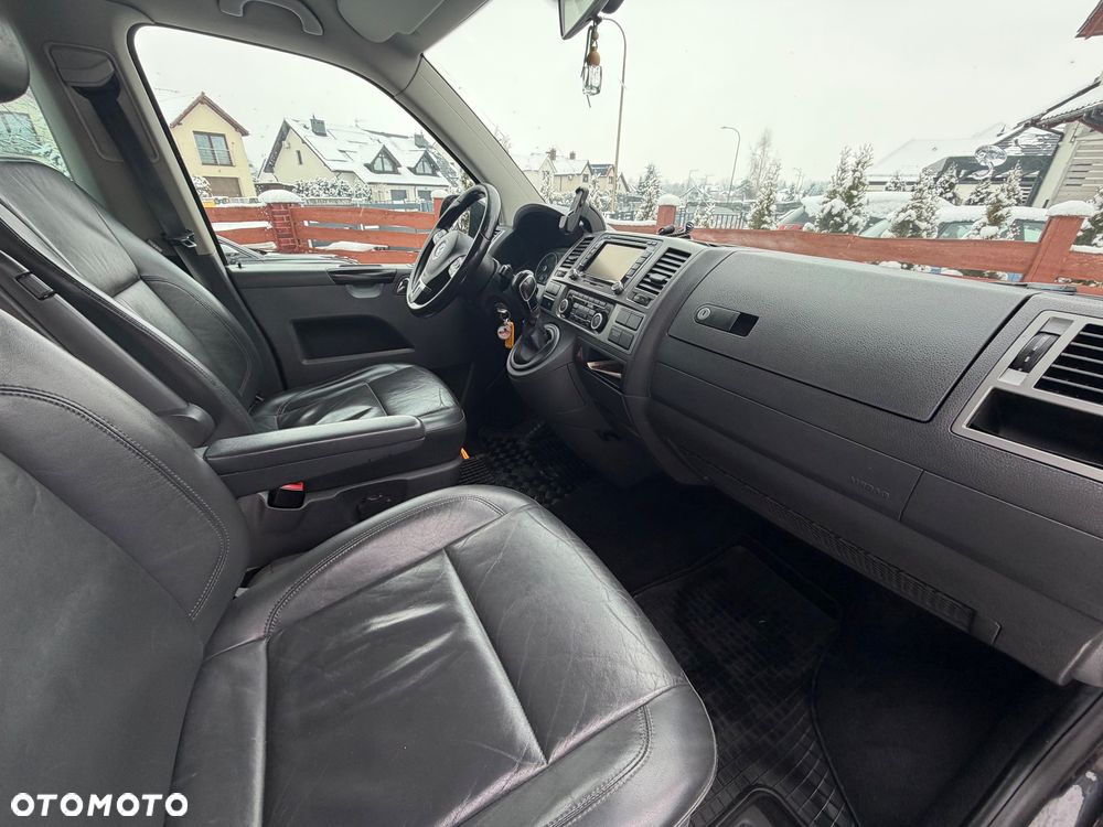 Volkswagen Caravelle - 9