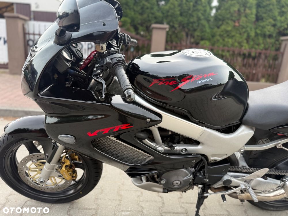 Honda VTR - 23