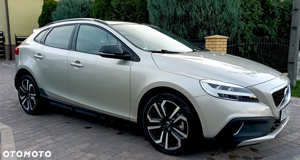 Volvo V40 Cross Country D3 Drive-E SCR Momentum - 9