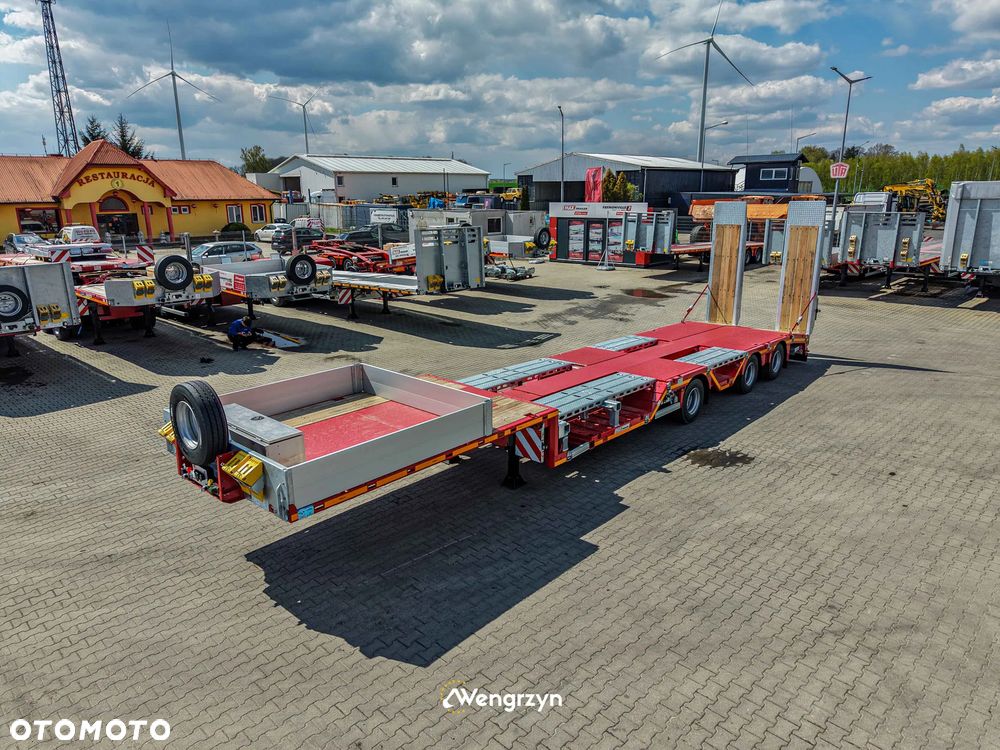 MAX Trailer 3 osiowe semi pod ciągnik lowdeck - 13