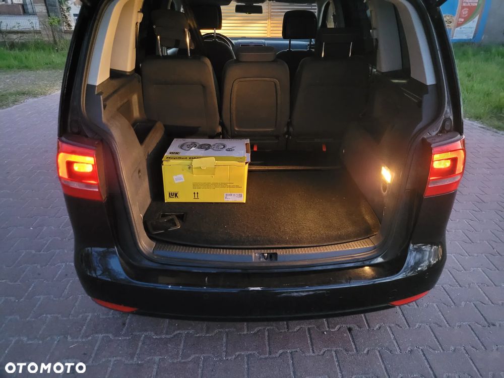 Volkswagen Touran 2.0 TDI DPF MATCH - 22