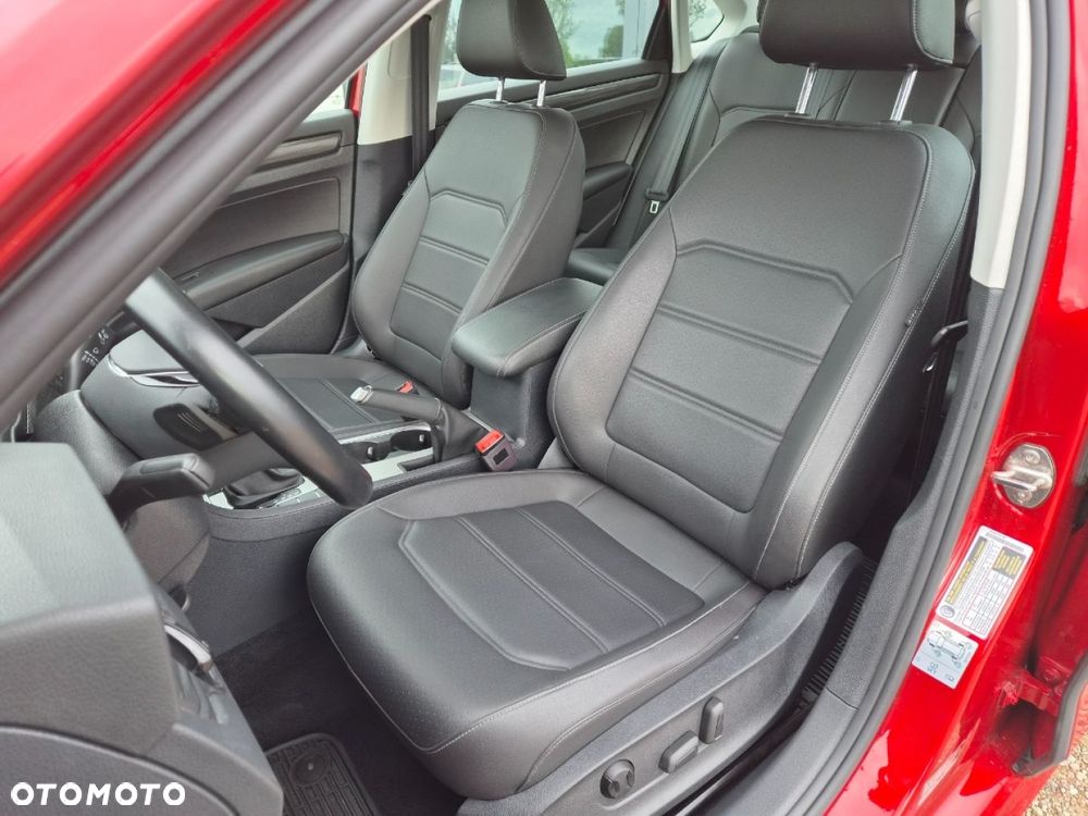 Volkswagen Passat - 11
