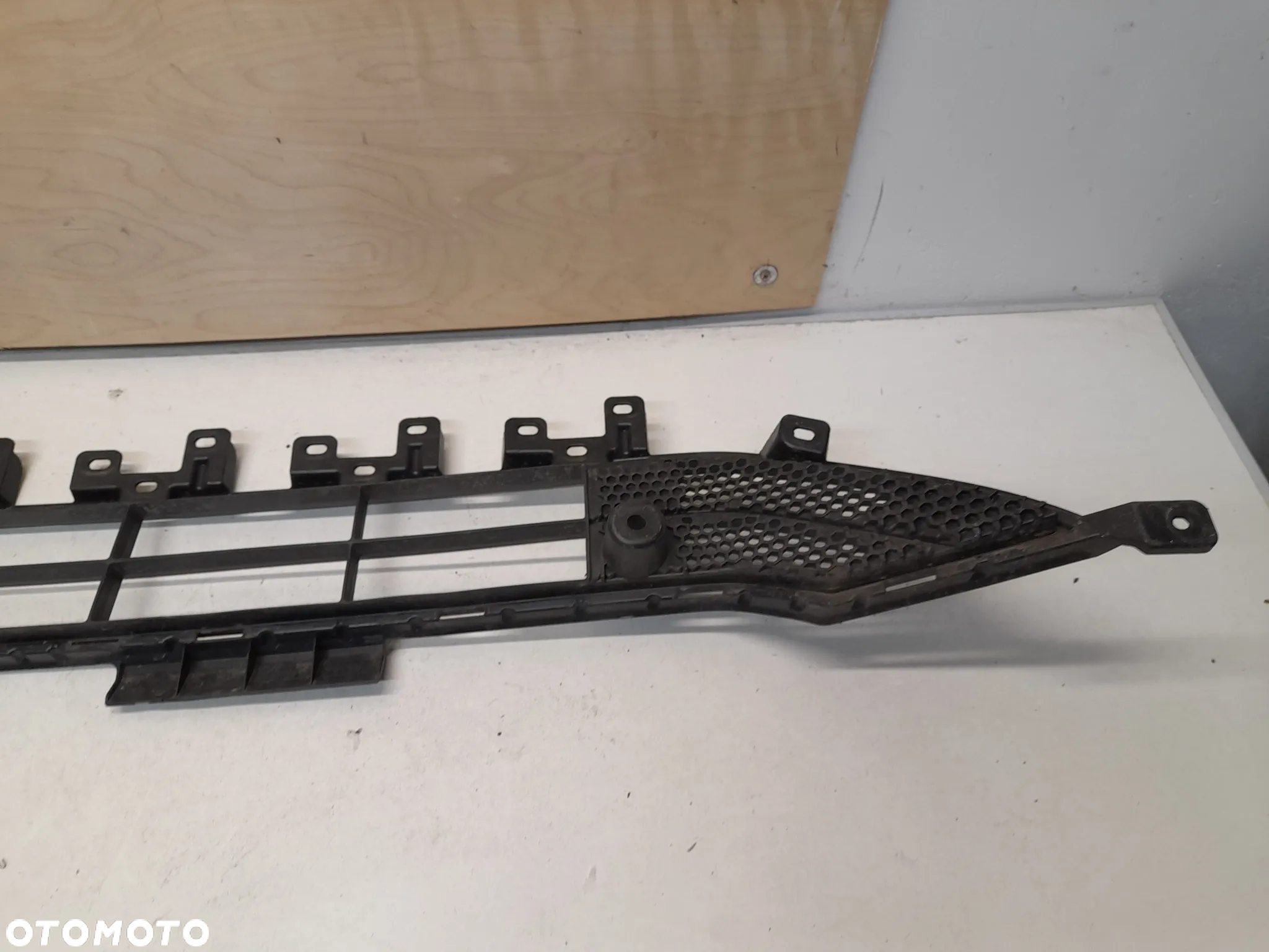 MITSUBISHI ECLIPSE CROSS LIFT 2021- KRATKA DOLNA ZDERZAKA PRZÓD 6402A587 - 7