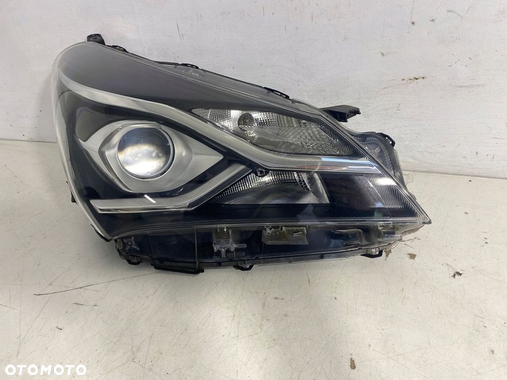 LAMPA PRAWY PRZÓD PRAWA PRZEDNIA TOYOTA YARIS III LIFT EU - 5