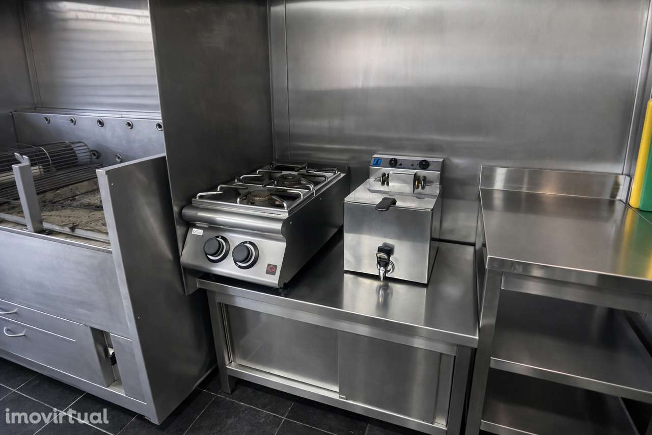 Mem Martins - Churrasqueira nova. - Grande imagem: 3/15