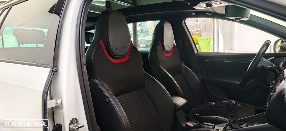 Skoda Octavia 2.0 TDI DSG RS - 33